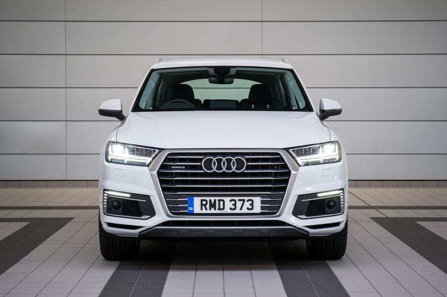  Audi Q7 e-tron TDI Quattro (4M) 2016 года  (UK) (фото 13 из 21)